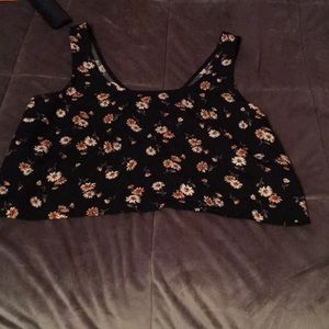 Floral crop top! Size Medium